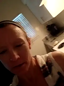 Snapshot of Karebearz1 chatting on 03.18.26 Karebearz1 online show from 03.18.26