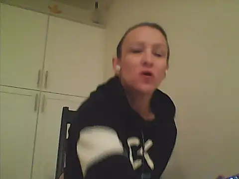 Snapshot of Karebearz1 chatting on 04.06.26 Karebearz1 online show from 04.06.26