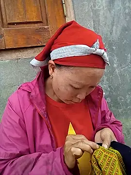 Snapshot of cute-kiss chatting on 10.31.25 cute-kiss online show from 10.31.25