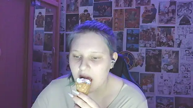 Snapshot of FoxPlayXX chatting on 06.19.26 FoxPlayXX online show from 06.19.26