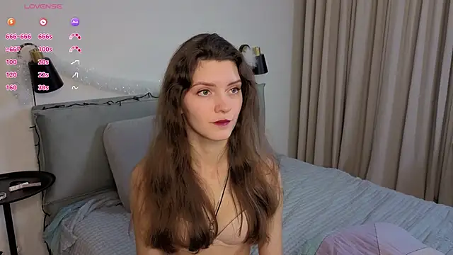 LauraYoungg online show from 12.13.25