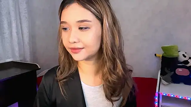 LovelyLara online show from 11.21.25