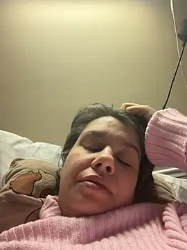 Carolineisback online show from 03.04.26