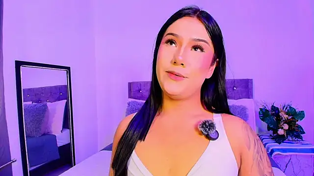 Snapshot of Vale_prado chatting on 11.11.25 Vale prado online show from 11.11.25