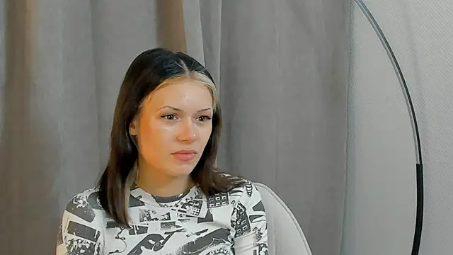 Snapshot of BrandiFraise chatting on 10.30.25 BrandiFraise online show from 10.30.25