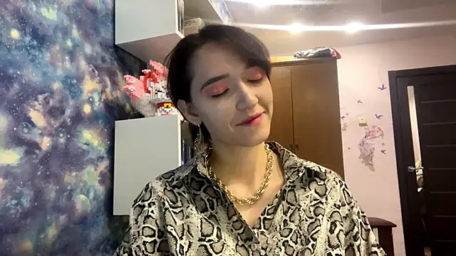 Snapshot of Lala_Lush chatting on 10.31.25 Lala Lush online show from 10.31.25