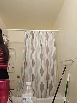 Snapshot of MZThang2Kute chatting on 11.28.25 MZThang2Kute online show from 11.28.25