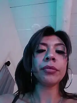 Snapshot of MZThang2Kute chatting on 11.29.25 MZThang2Kute online show from 11.29.25