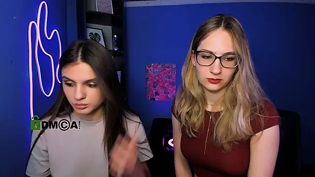 lisa dark  online show from 04.24.26