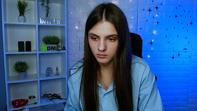lisa dark  online show from 06.04.26