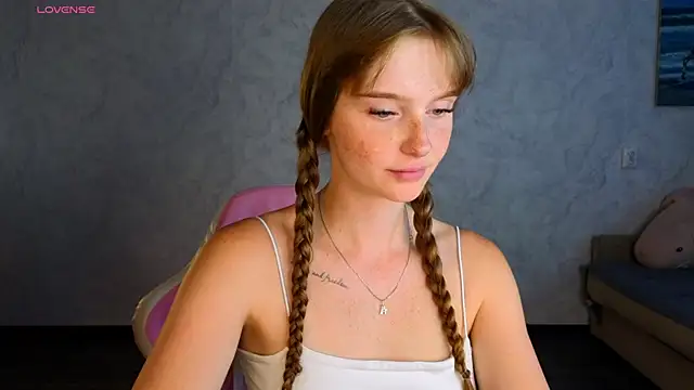 Snapshot of Lovelly_molly1 chatting on 07.18.26 Lovelly molly1 online show from 07.18.26