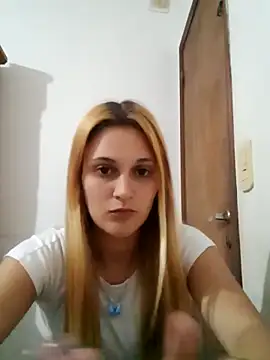 Snapshot of larubia_arg chatting on 11.20.25 larubia arg online show from 11.20.25