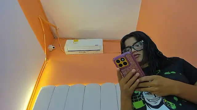 Snapshot of DamianandEva chatting on 01.16.26 DamianandEva online show from 01.16.26