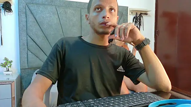 Snapshot of DamianandEva chatting on 06.16.26 DamianandEva online show from 06.16.26