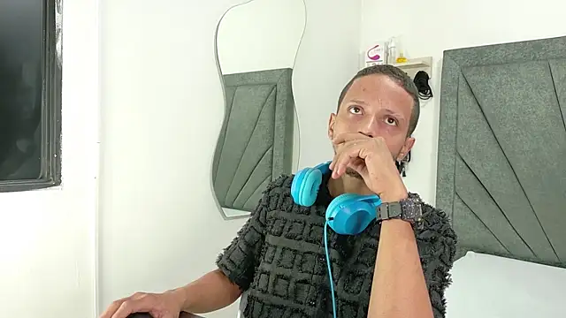 Snapshot of DamianandEva chatting on 06.18.26 DamianandEva online show from 06.18.26