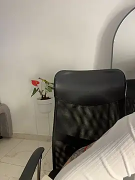 Raven DeVille online show from 01.17.26