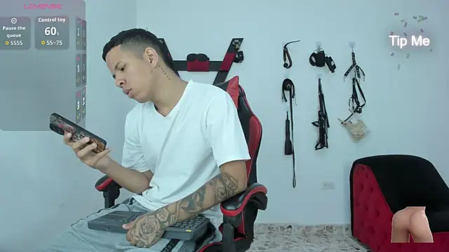 Steven19 LatinBoy online show from 11.15.25