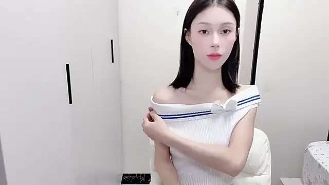 Snapshot of yuyu-33 chatting on 10.30.25 yuyu-33 online show from 10.30.25