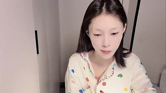 yuyu-33 online show from 11.24.25