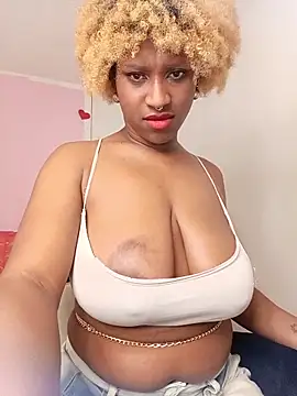 Snapshot of EvonyFoxxx chatting on 05.05.26 EvonyFoxxx online show from 05.05.26