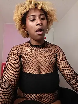 Snapshot of EvonyFoxxx chatting on 05.08.26 EvonyFoxxx online show from 05.08.26