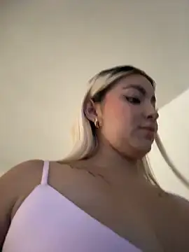 Elina Hills online show from 02.12.26