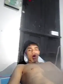 Snapshot of sweet_dirty_boy chatting on 11.05.25 sweet dirty boy online show from 11.05.25