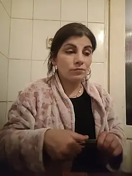 Snapshot of SoniaDumont chatting on 11.22.25 SoniaDumont online show from 11.22.25