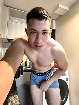 Snapshot of Alejandroelrey chatting on 10.31.25 Alejandroelrey online show from 10.31.25