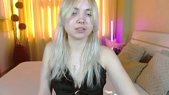 Snapshot of RiskIrina chatting on 10.31.25 RiskIrina online show from 10.31.25