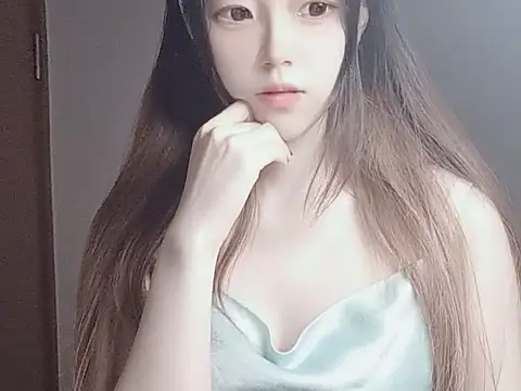 JuliaNoir online show from 11.03.25