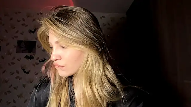 Snapshot of OrethaEredia chatting on 11.01.25 OrethaEredia online show from 11.01.25