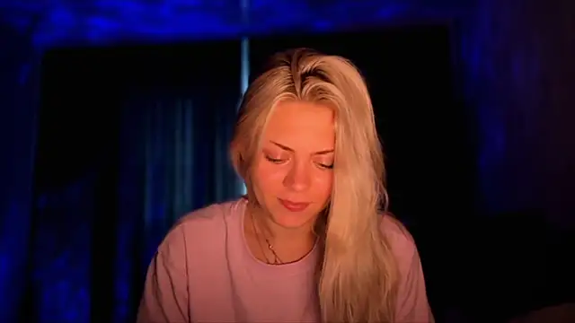 Snapshot of alisaoceaneeyes chatting on 11.03.25 alisaoceaneeyes online show from 11.03.25