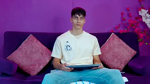 AlessioVitale online show from 11.28.25