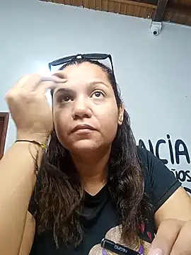 Snapshot of Samaraa_Lee chatting on 11.10.25 Samaraa Lee online show from 11.10.25