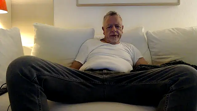 Dennislover007 online show from 11.22.25