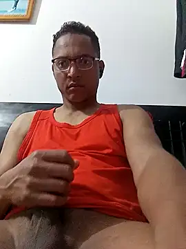 Snapshot of Tonny_Belt chatting on 11.20.25 Tonny Belt online show from 11.20.25