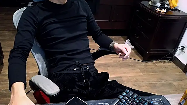 Snapshot of _lulu9999_ chatting on 12.14.25 lulu9999 online show from 12.14.25