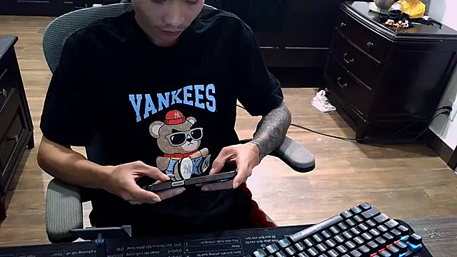 Snapshot of _lulu9999_ chatting on 12.16.25 lulu9999 online show from 12.16.25