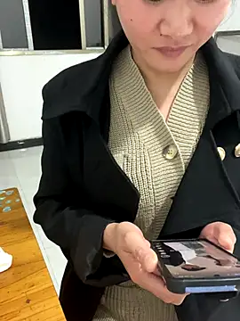 Snapshot of daaqnn chatting on 11.27.25 daaqnn online show from 11.27.25