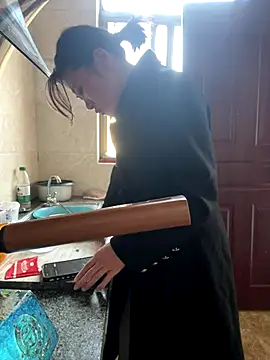 Snapshot of daaqnn chatting on 11.27.25 daaqnn online show from 11.27.25