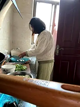 Snapshot of daaqnn chatting on 12.19.25 daaqnn online show from 12.19.25