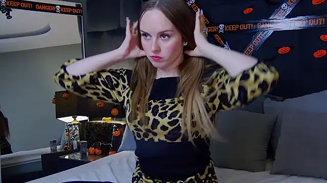 Snapshot of MollyMazer chatting on 11.02.25 MollyMazer online show from 11.02.25