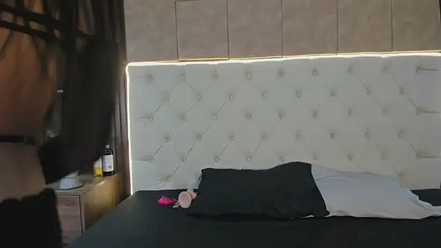 Camiila rosse online show from 11.08.25