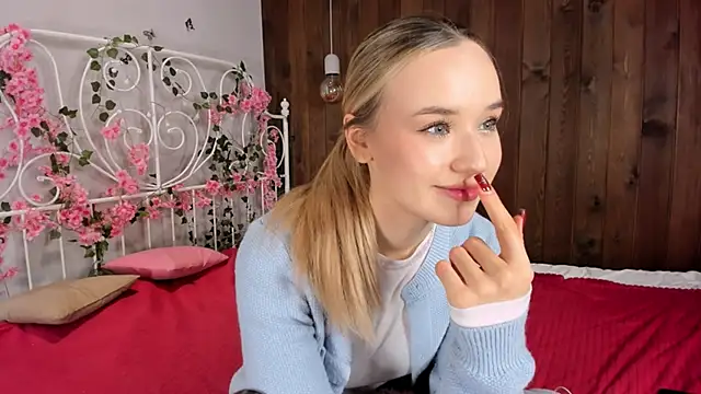 EveMcclearen online show from 11.14.25