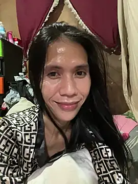 Snapshot of bellaUtops chatting on 05.16.26 bellaUtops online show from 05.16.26