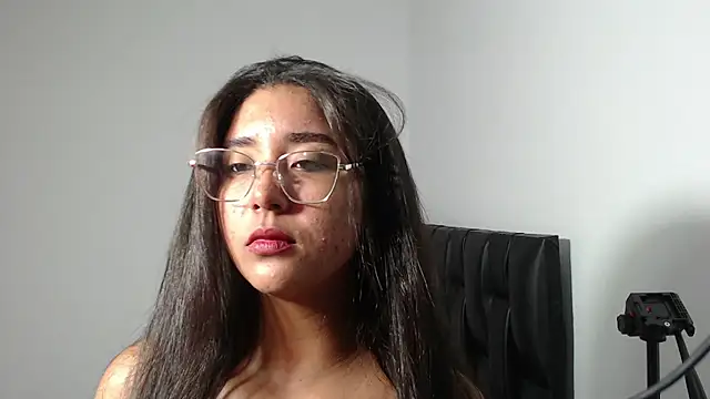 UGLYGIIRL  online show from 05.05.26