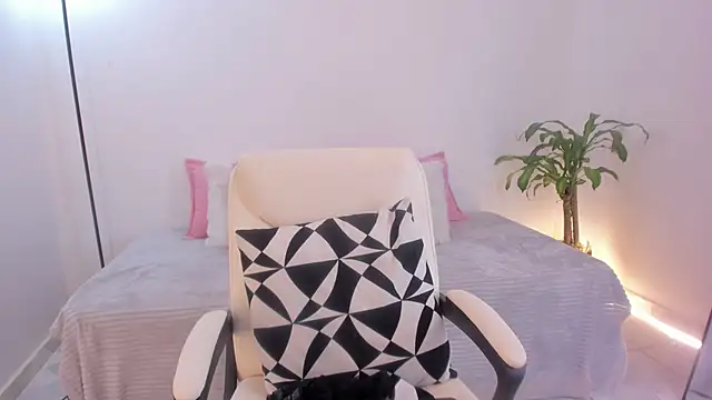  Hanna Williams  online show from 03.24.26