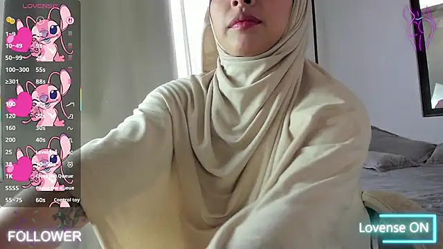 Melek Seraya online show from 11.17.25