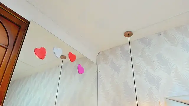 laurettedela rouse online show from 11.27.25